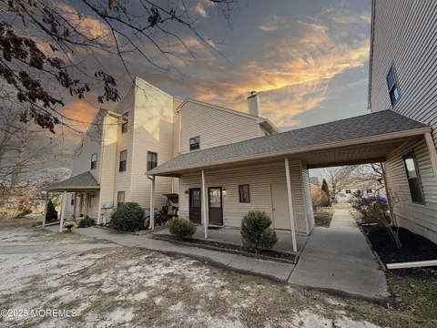 804 Ivy Court