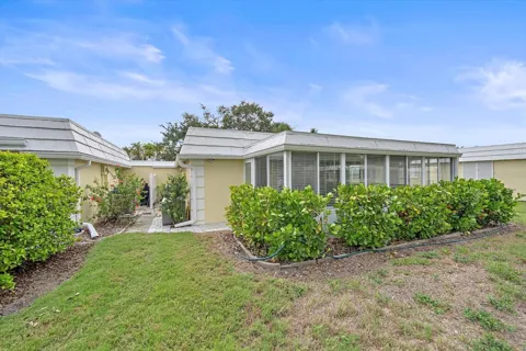 5865 TIDEWOOD AVENUE #8