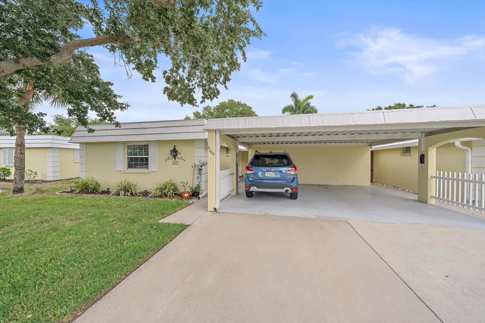 5865 TIDEWOOD AVENUE #8 Sarasota, FL 34231