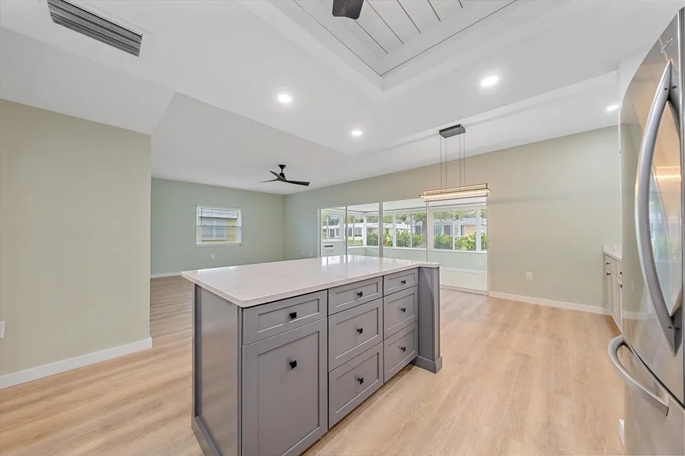 5865 TIDEWOOD AVENUE #8 Sarasota, FL 34231