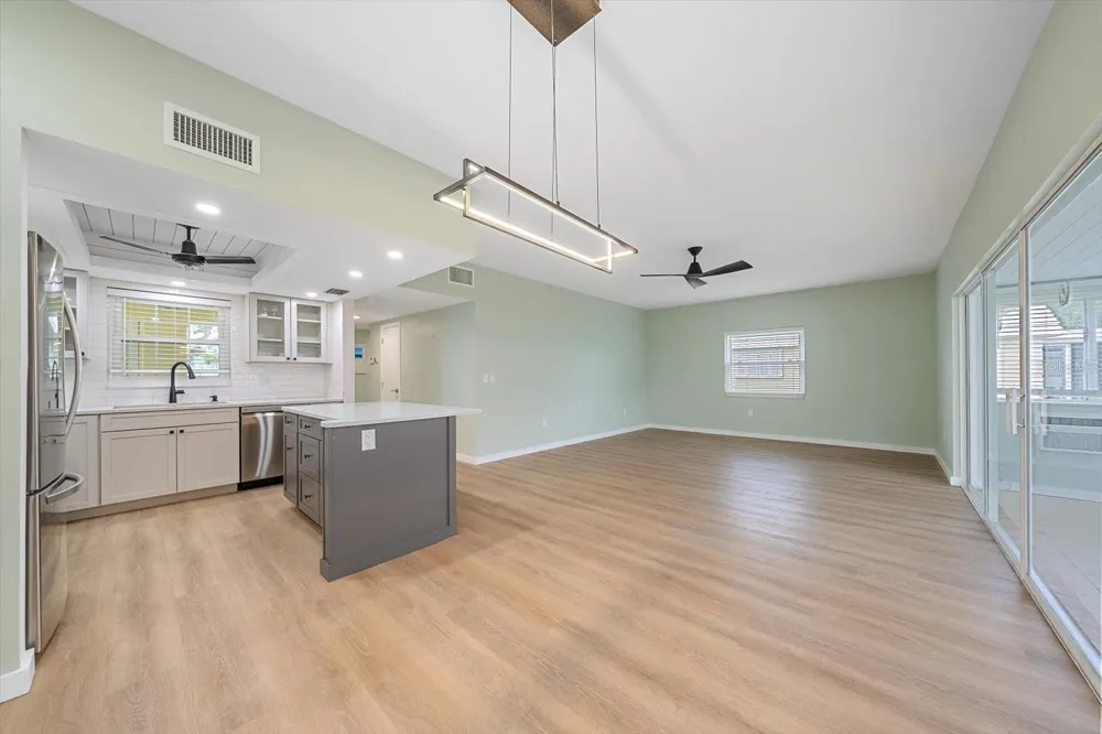 5865 TIDEWOOD AVENUE #8 Sarasota, FL 34231