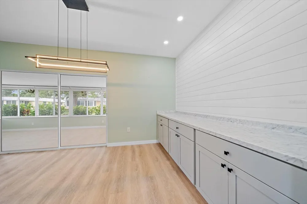 5865 TIDEWOOD AVENUE #8 Sarasota, FL 34231