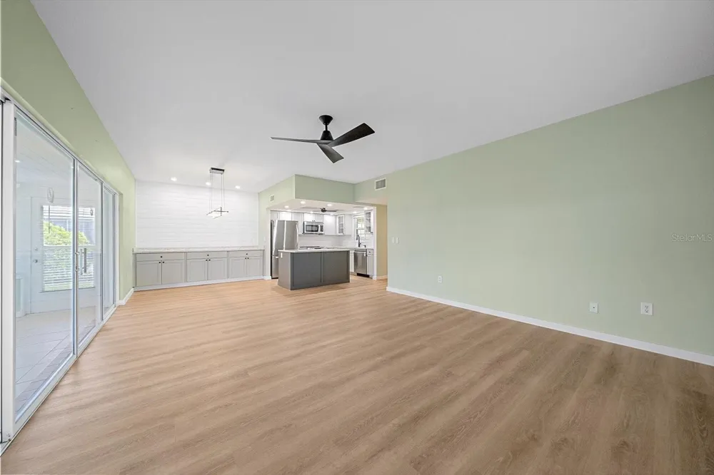 5865 TIDEWOOD AVENUE #8 Sarasota, FL 34231
