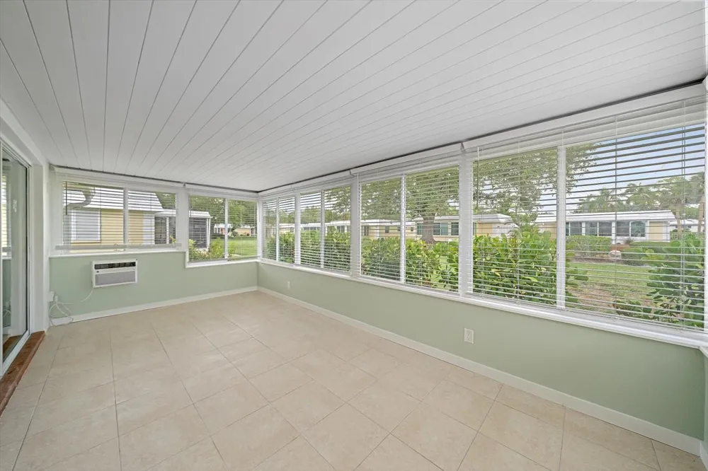 5865 TIDEWOOD AVENUE #8 Sarasota, FL 34231