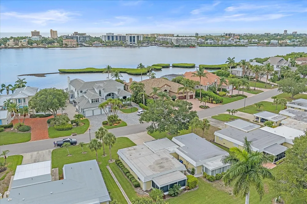 5865 TIDEWOOD AVENUE #8 Sarasota, FL 34231
