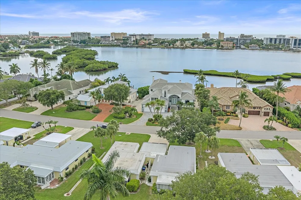5865 TIDEWOOD AVENUE #8 Sarasota, FL 34231
