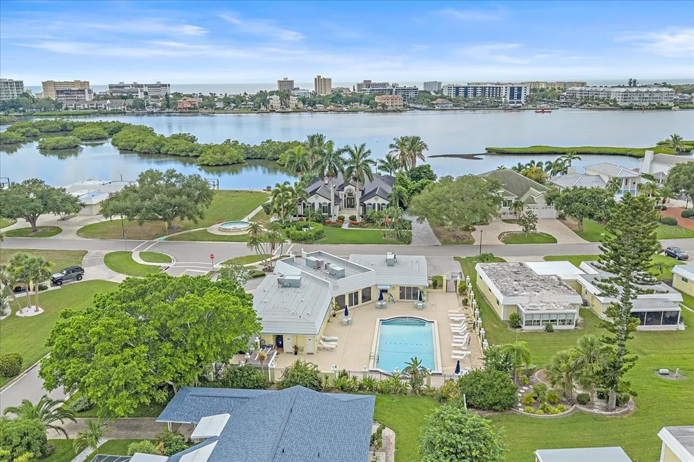 5865 TIDEWOOD AVENUE #8 Sarasota, FL 34231