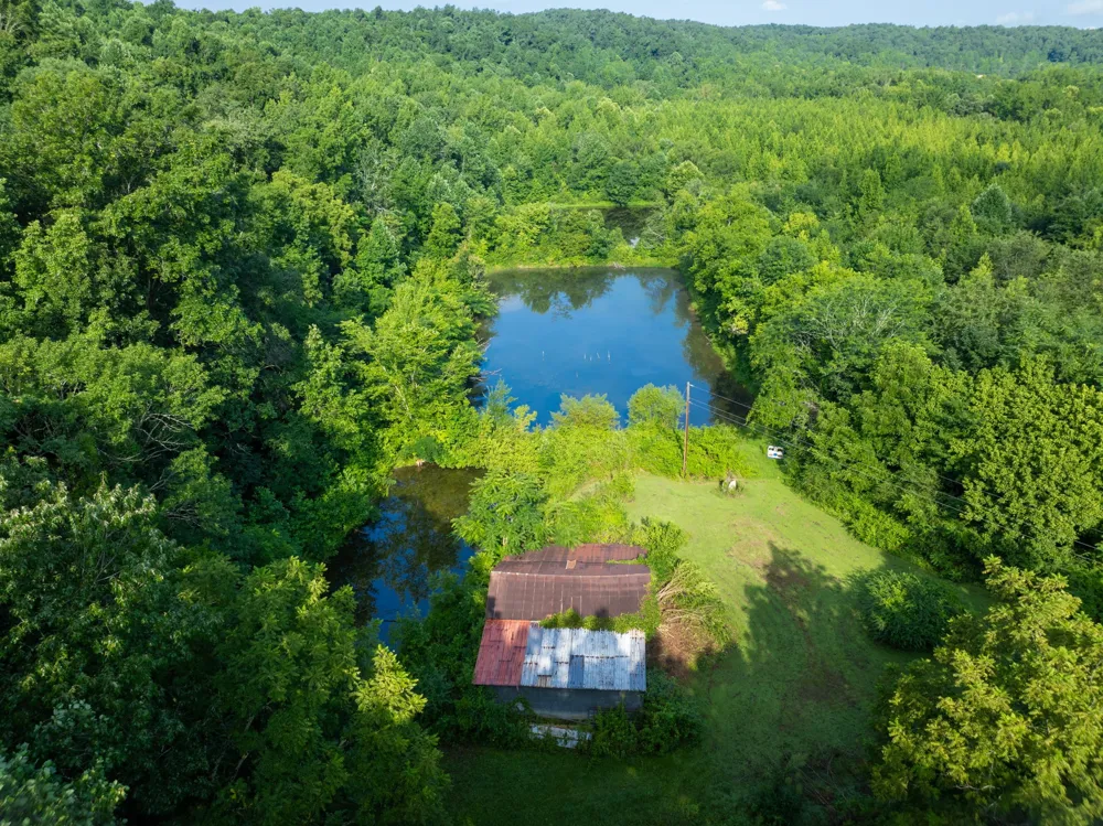 1765 Old Cedar Creek Rd Linden, TN 37096