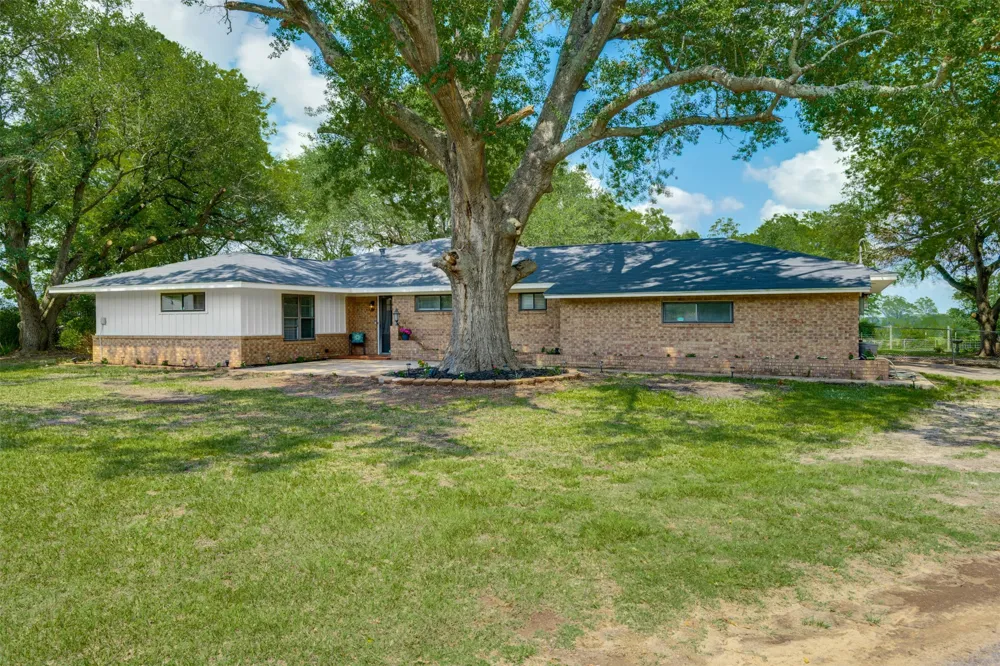 307 Daingerfield Street Naples, TX 75568