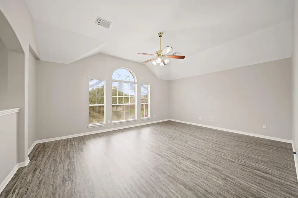 4035 E Teal Estates Circle Fresno, TX 77545