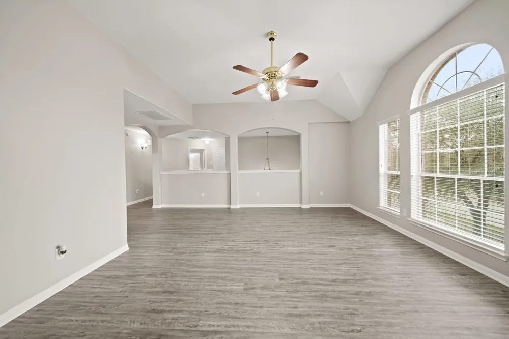 4035 E Teal Estates Circle Fresno, TX 77545