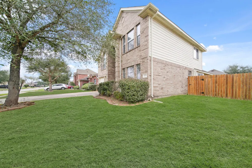4035 E Teal Estates Circle Fresno, TX 77545