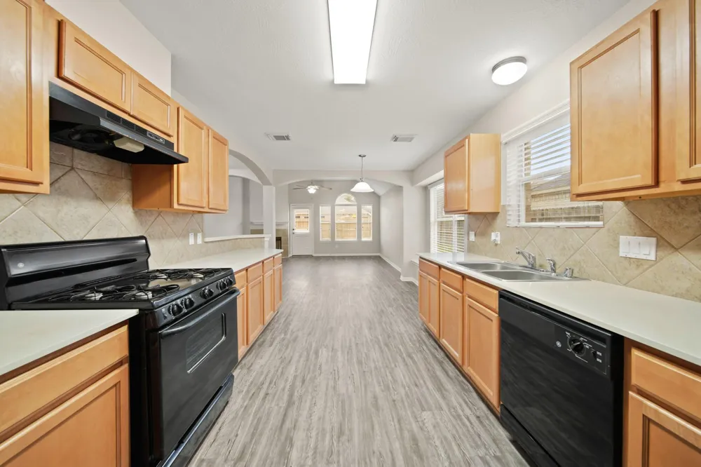 4035 E Teal Estates Circle Fresno, TX 77545
