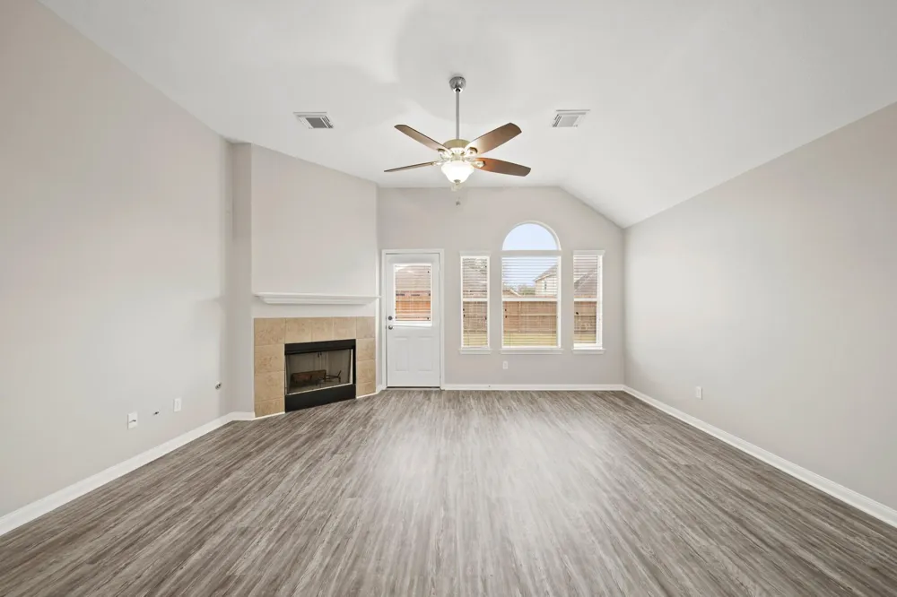 4035 E Teal Estates Circle Fresno, TX 77545