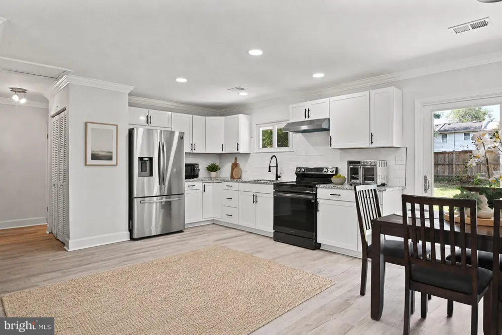 501 E POPLAR ROAD E Sterling, VA 20164
