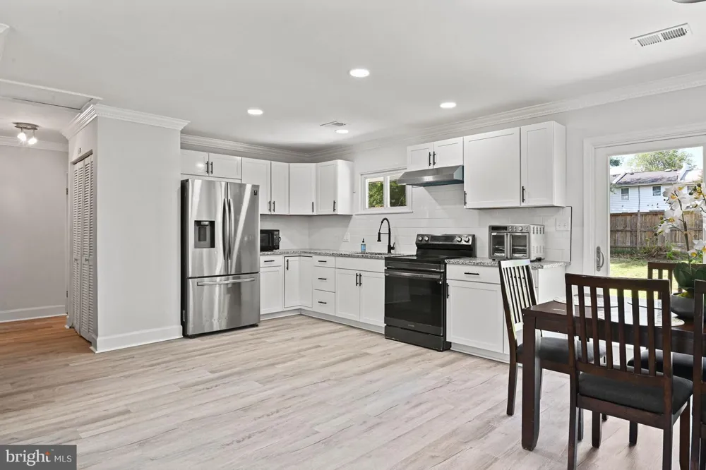 501 E POPLAR ROAD E Sterling, VA 20164