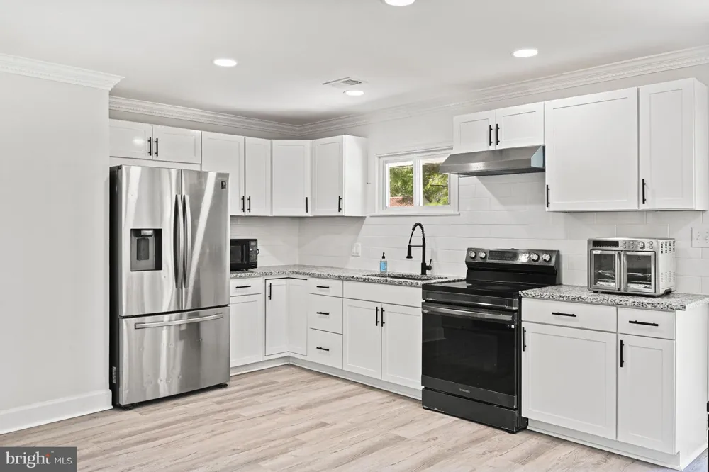 501 E POPLAR ROAD E Sterling, VA 20164
