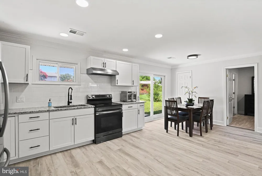 501 E POPLAR ROAD E Sterling, VA 20164