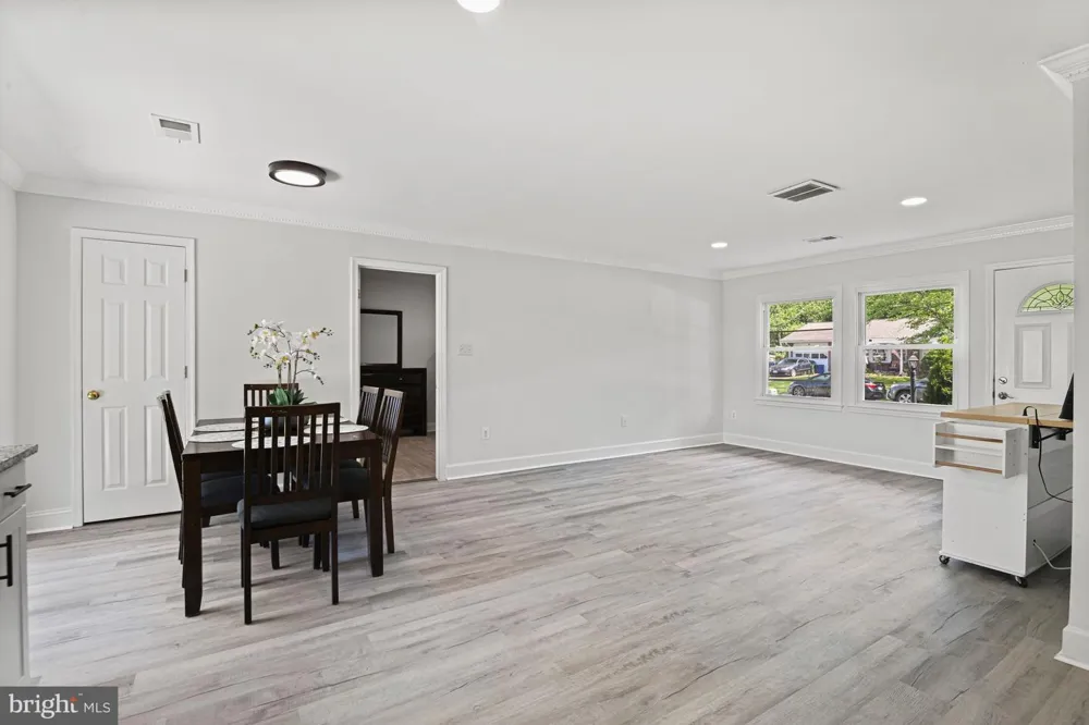 501 E POPLAR ROAD E Sterling, VA 20164