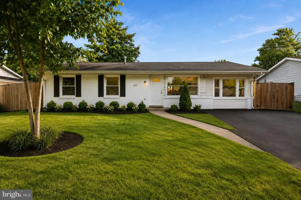 501 E POPLAR ROAD E Sterling, VA 20164