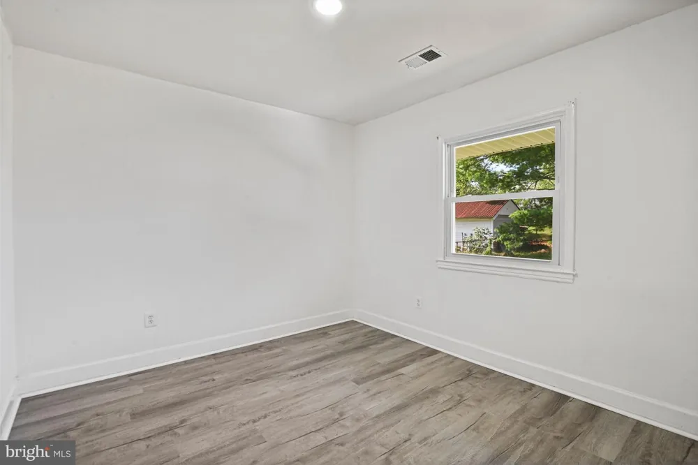 501 E POPLAR ROAD E Sterling, VA 20164