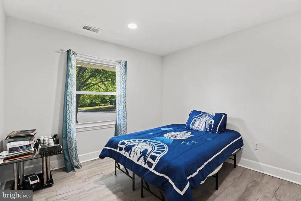 501 E POPLAR ROAD E Sterling, VA 20164