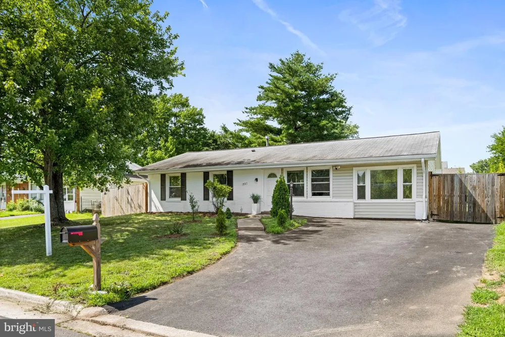 501 E POPLAR ROAD E Sterling, VA 20164