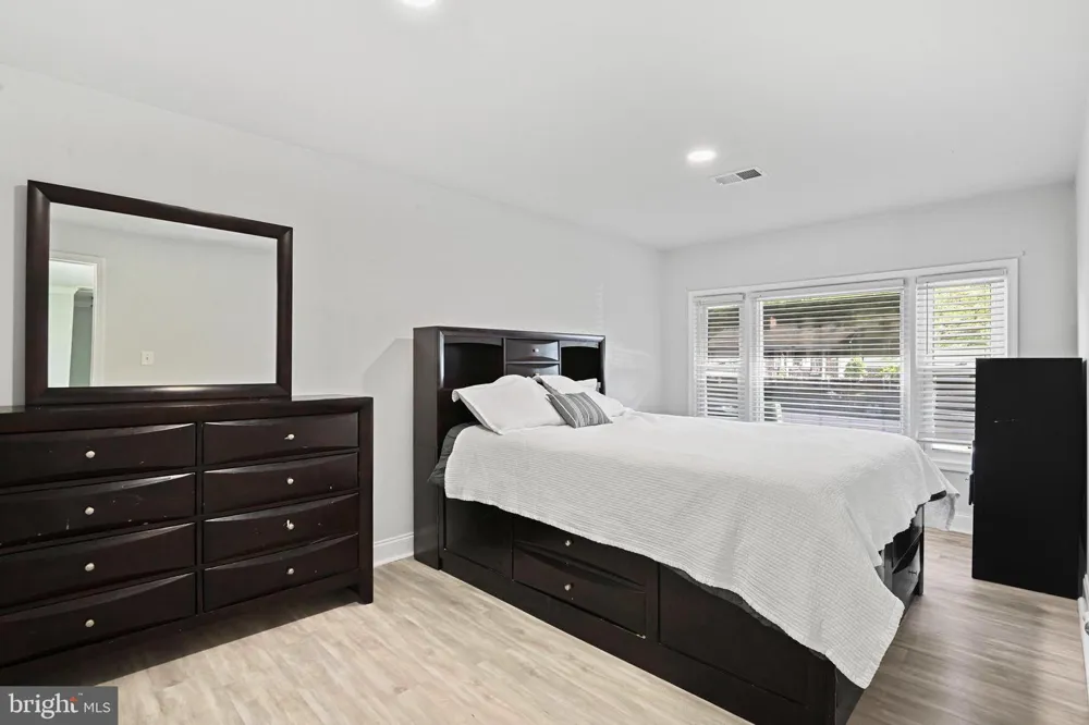 501 E POPLAR ROAD E Sterling, VA 20164