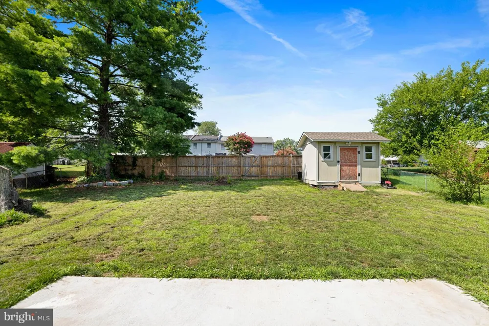 501 E POPLAR ROAD E Sterling, VA 20164