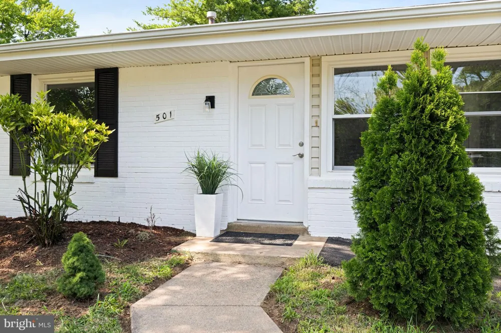 501 E POPLAR ROAD E Sterling, VA 20164