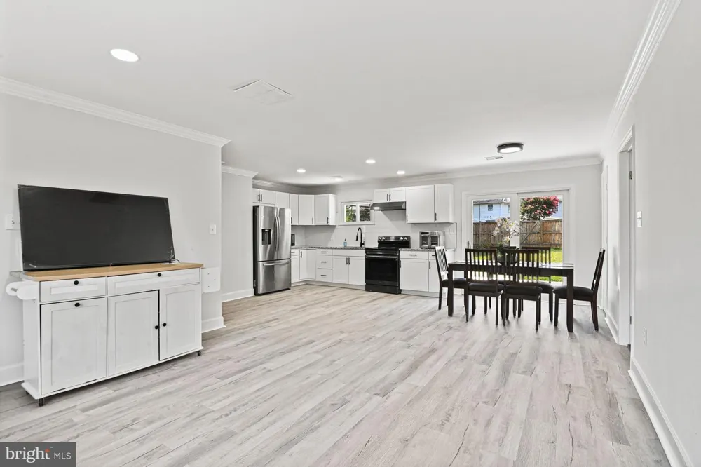 501 E POPLAR ROAD E Sterling, VA 20164