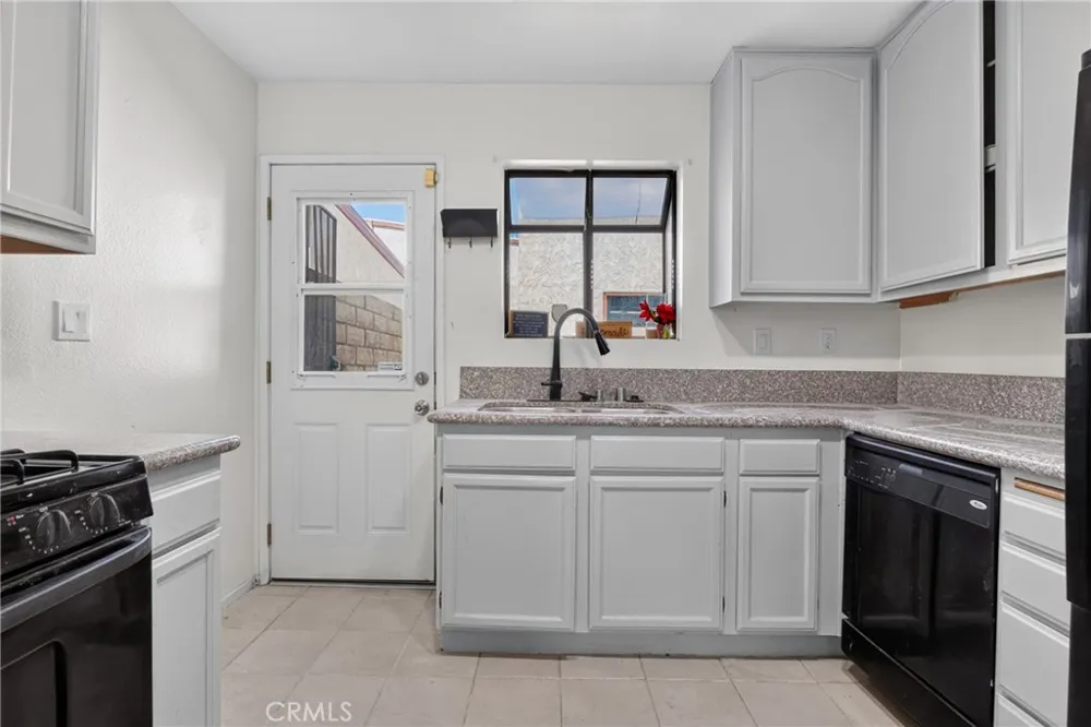 2260 E Avenue Q4 #62 Palmdale, CA 93550