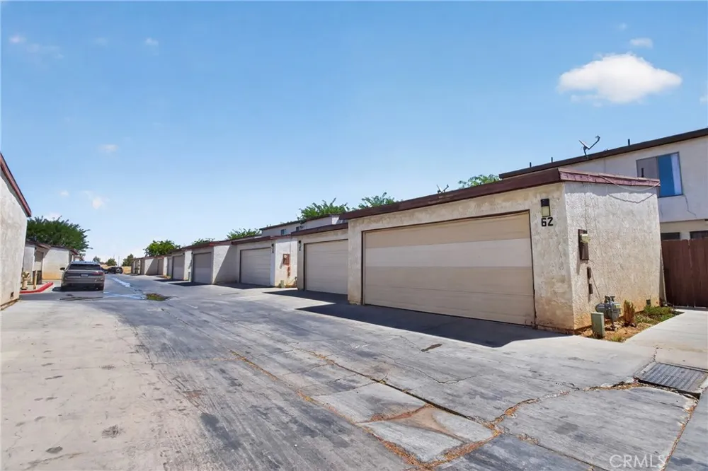 2260 E Avenue Q4 #62 Palmdale, CA 93550
