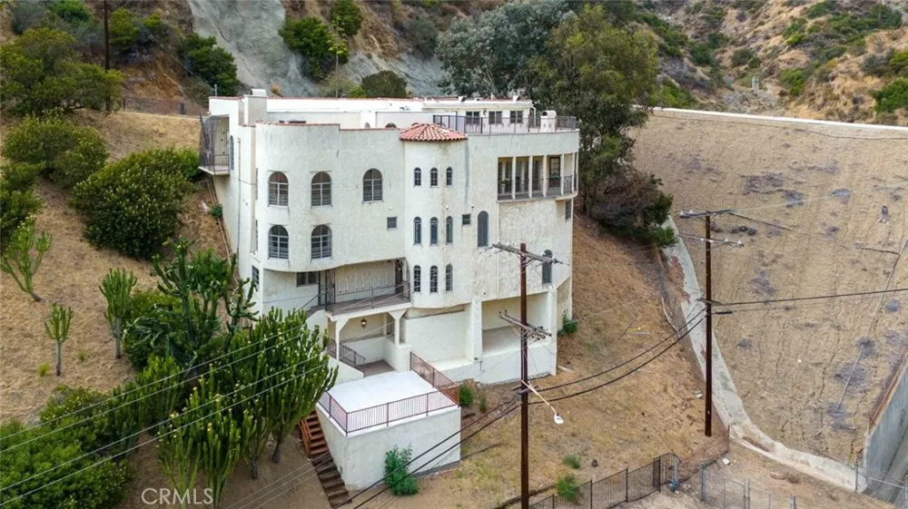 631 Caleb Street Glendale, CA 91202