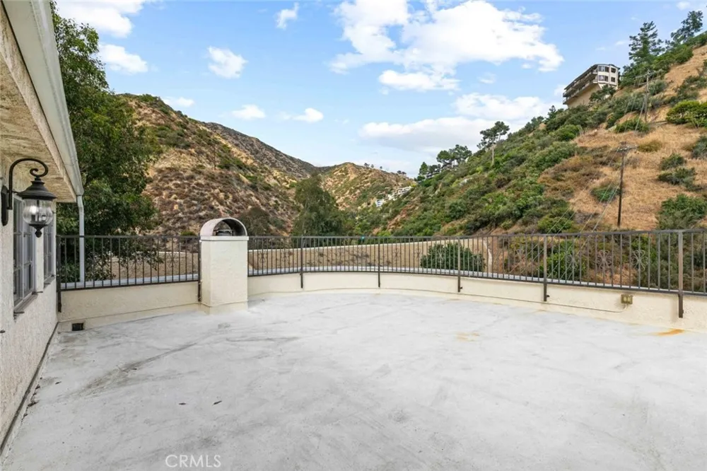 631 Caleb Street Glendale, CA 91202