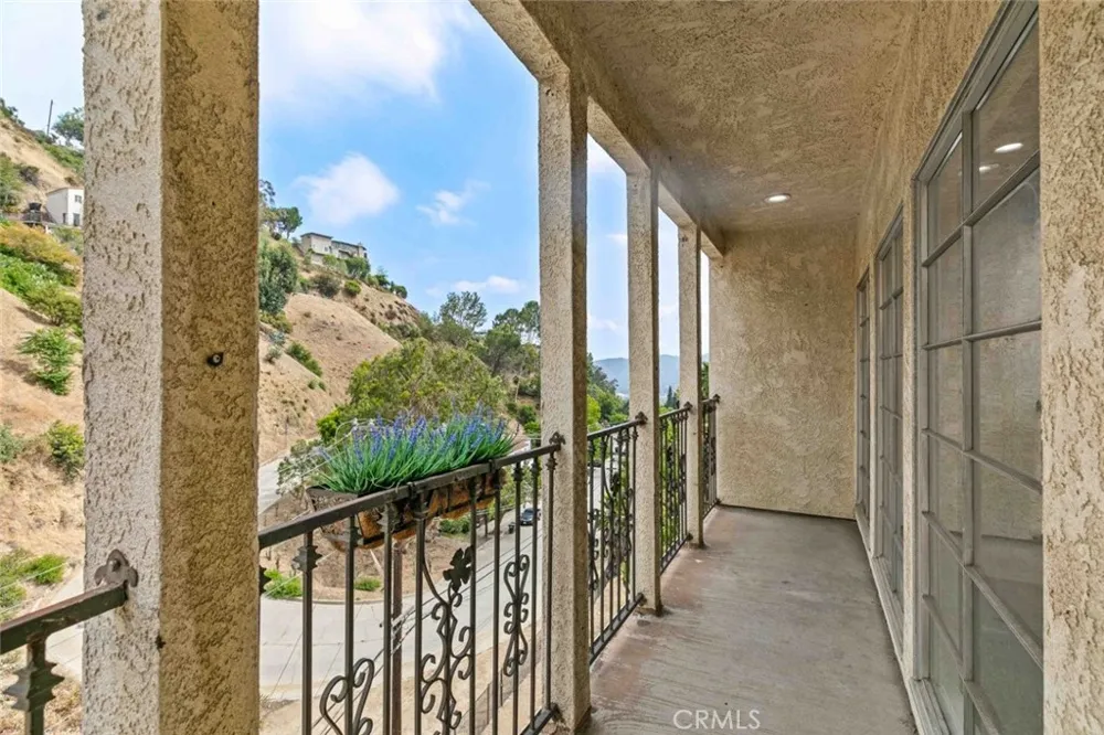 631 Caleb Street Glendale, CA 91202
