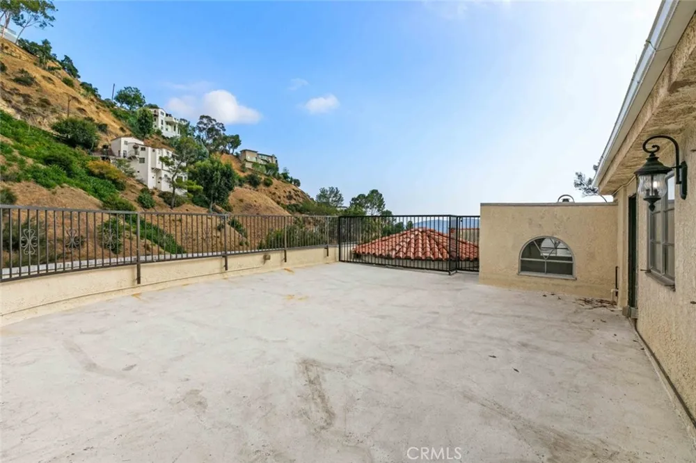 631 Caleb Street Glendale, CA 91202
