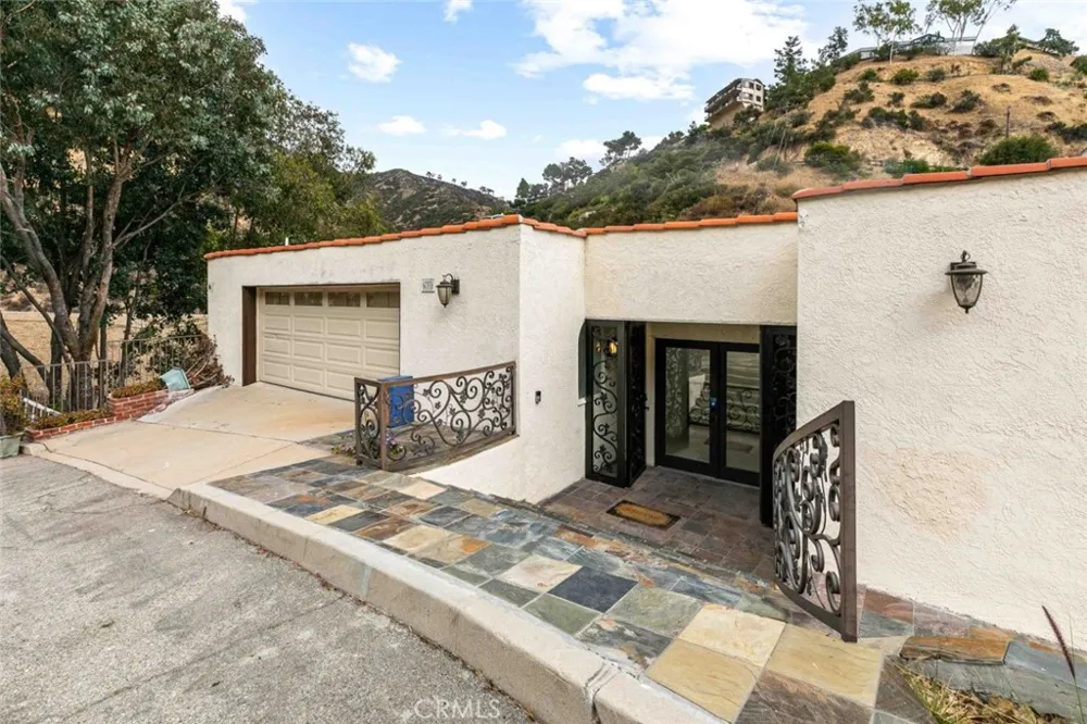 631 Caleb Street Glendale, CA 91202