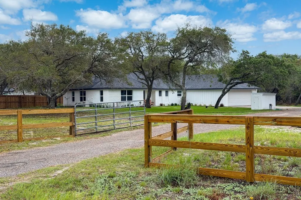 150 Wishert Rd Rockport, TX 78382