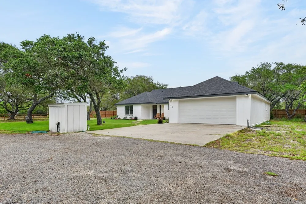 150 Wishert Rd Rockport, TX 78382