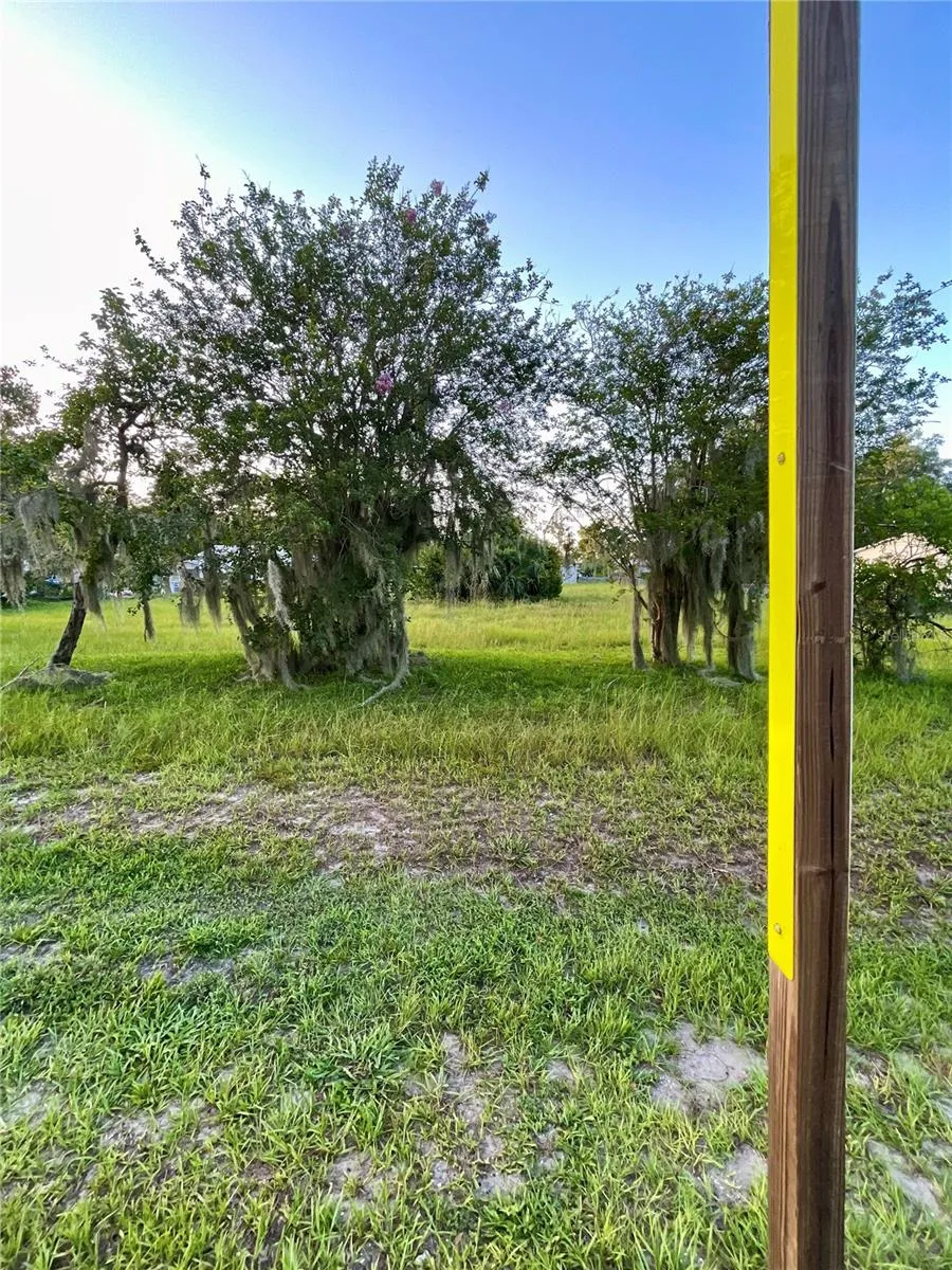 CENTRAL AVENUE Coleman, FL 33521