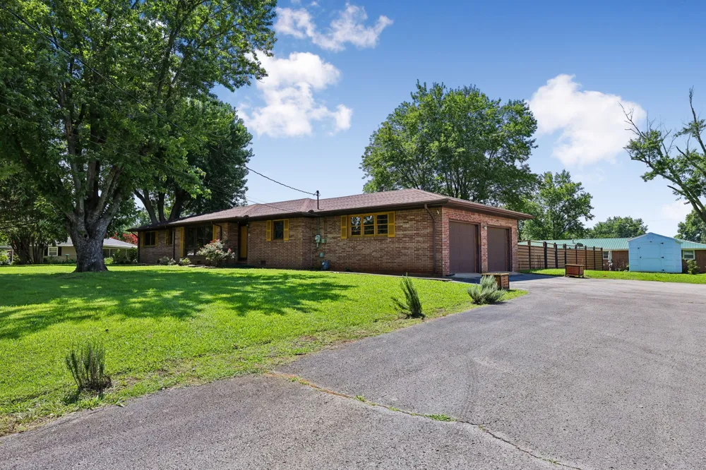203 Kelly Dr Decherd, TN 37324