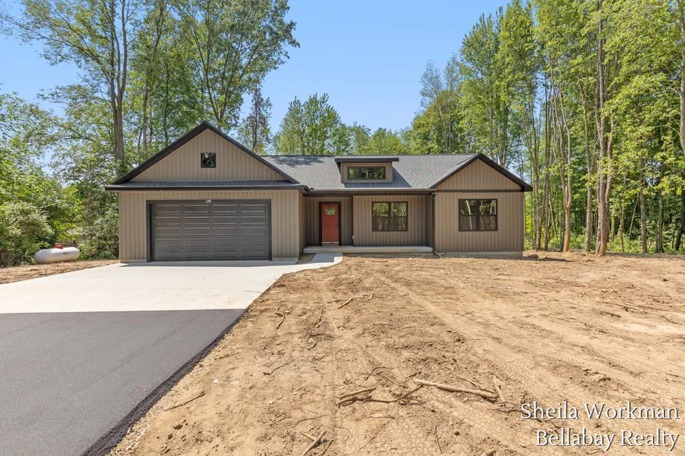 6381 Wood School Road Freeport, MI 49325