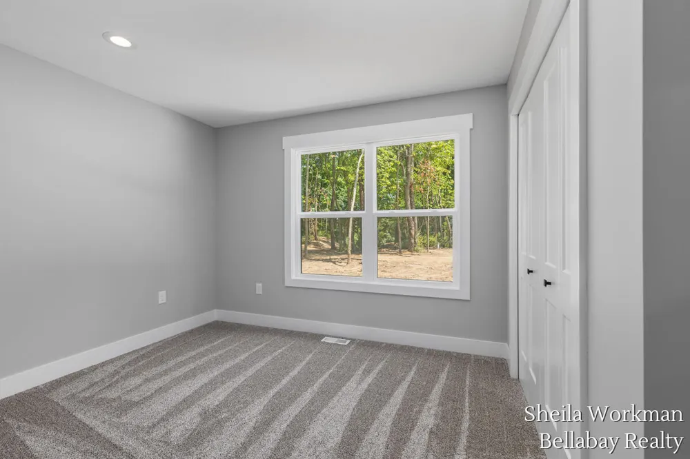 6381 Wood School Road Freeport, MI 49325