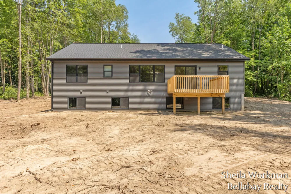 6381 Wood School Road Freeport, MI 49325
