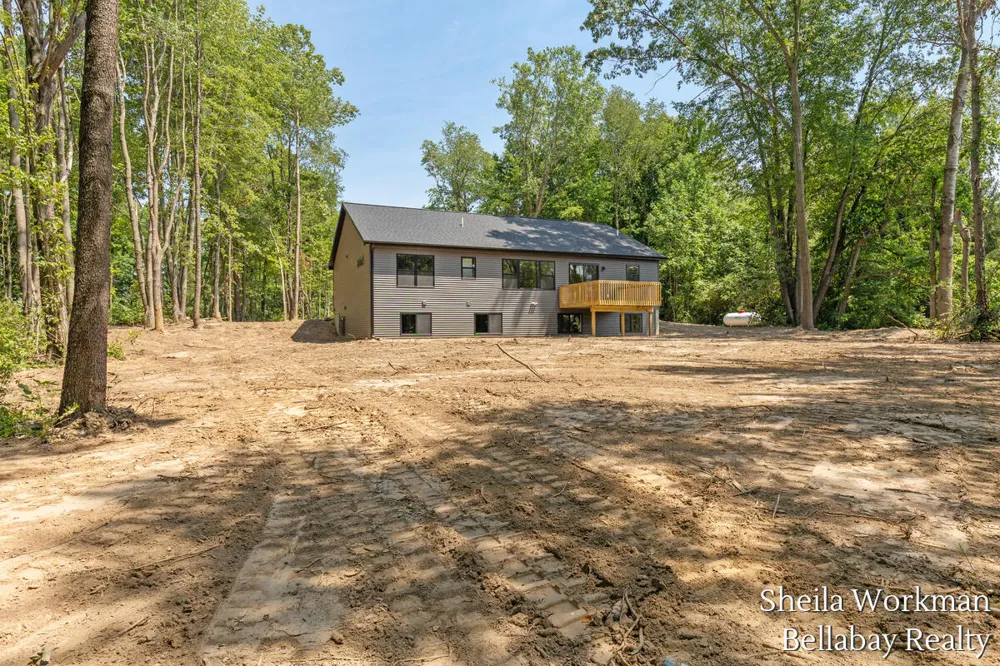 6381 Wood School Road Freeport, MI 49325
