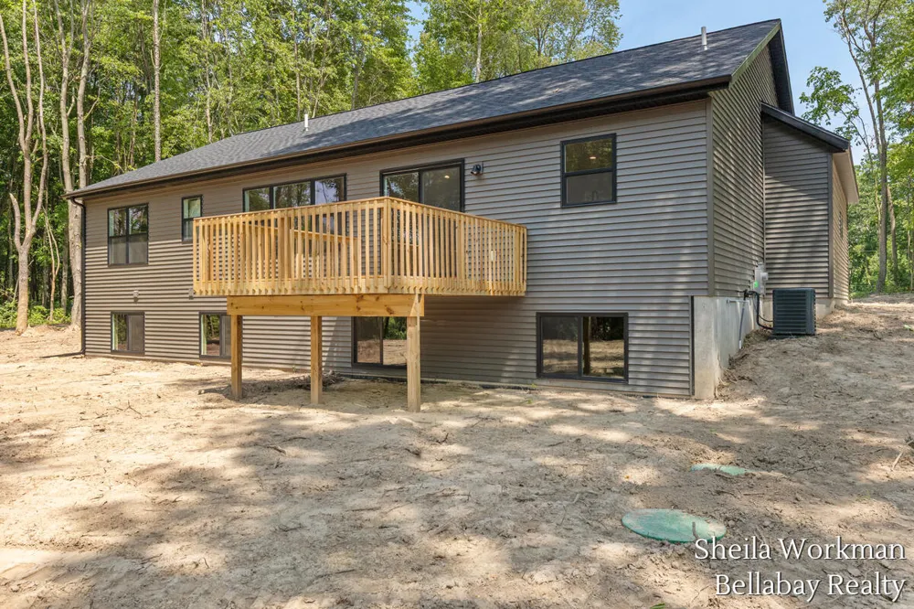 6381 Wood School Road Freeport, MI 49325