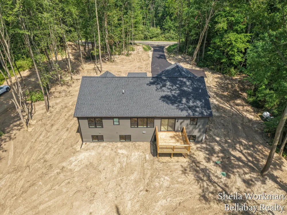 6381 Wood School Road Freeport, MI 49325