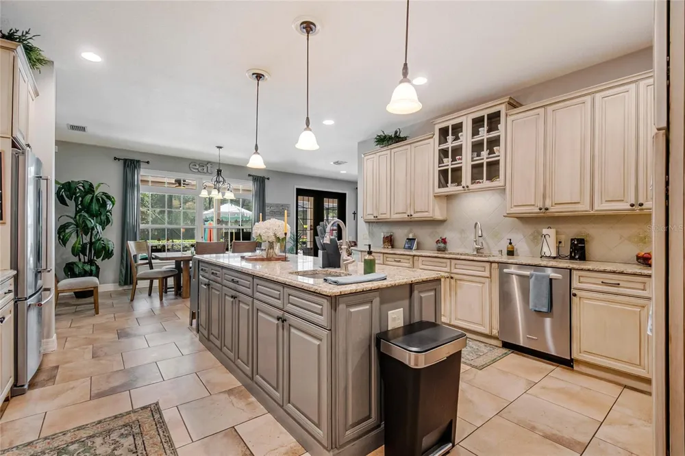 450 VALLEY STREAM DRIVE Geneva, FL 32732