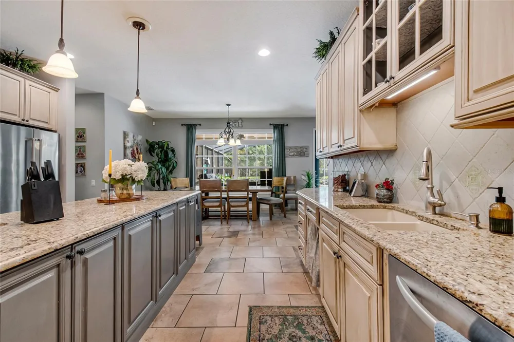 450 VALLEY STREAM DRIVE Geneva, FL 32732